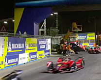Пилоты Формулы E в шоке от выезда крана на трассу в гонке в Эд-Дириъе