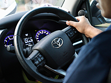 Toyota отзовет тысячи машин из России