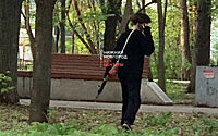 В парке Нижнего Новгорода заметили подростка с автоматом