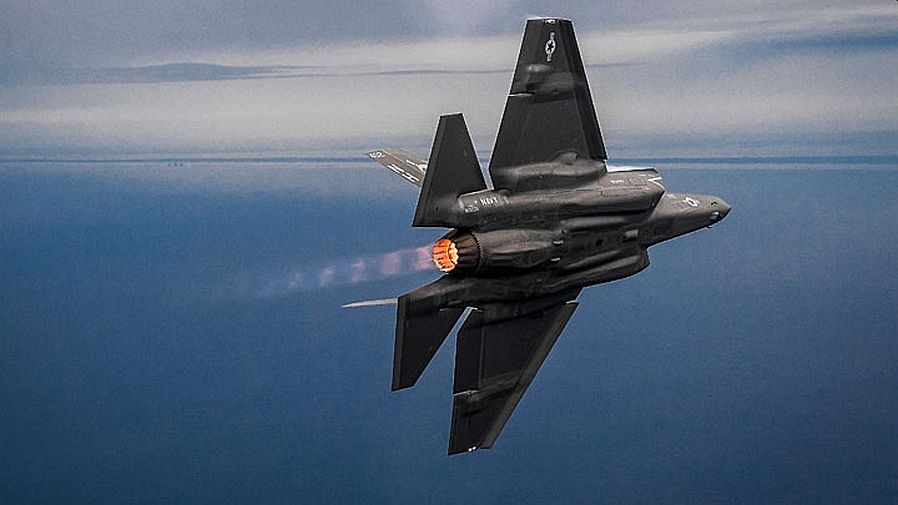 В Британии прошла акция протеста против покупки несущих ядерные бомбы F-35 у США