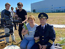 Летчик-герой показал кадры со съемок фильма "На солнце, вдоль рядов кукурузы"