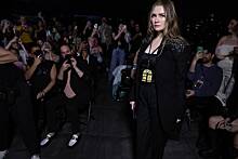 Мошенница Анна Делви провела показ на Неделе моды вопреки домашнему аресту