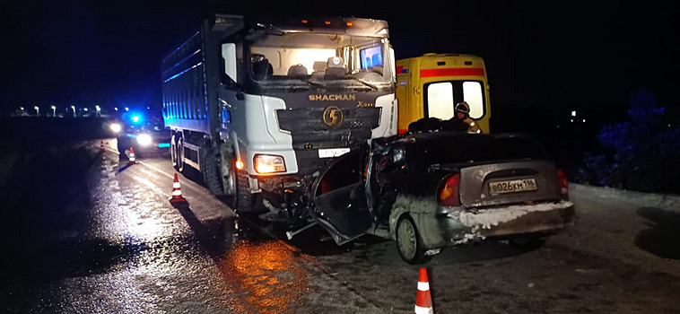 Екатеринбургский студент попал в лобовое ДТП с грузовиком