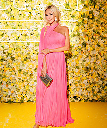 Виктория Лопырева пришла на презентацию новой коллекции Bvlgari в ярко-розовом платье-сари, а леди Китти Спенсер – в соблазнительном сверкающем наряде
