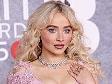 Сабрина Карпентер издевается над мужчинами в новом альбоме Man's Best Friend