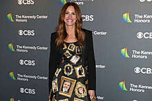 Джулия Робертс вышла в свет в Вашингтоне в платье с портретами Джорджа Клуни