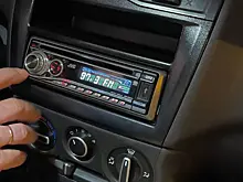 Полиция проверяет инцидент с вооруженной пассажиркой такси в Самарской области