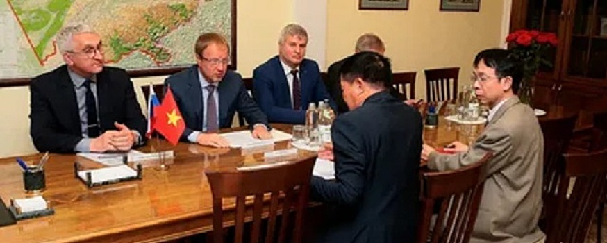 Алтайский губернатор Томенко встретился с генконсулом Вьетнама Динь Ван Донгом