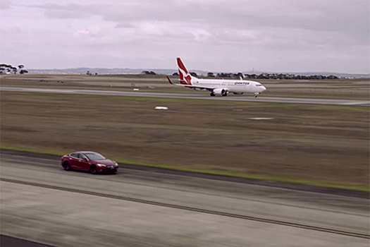 Австралийская авиакомпания показала гонку Boeing 737 и Tesla