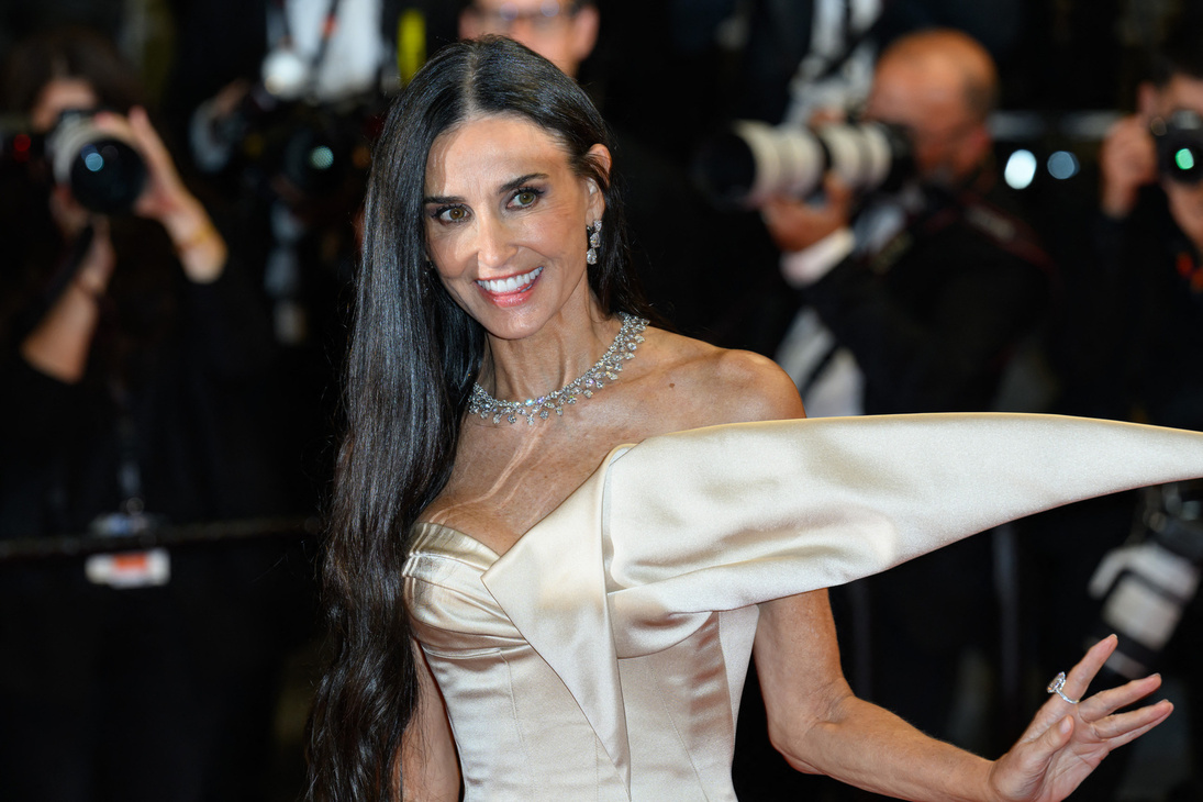 Деми мур с длинными волосами. Деми мур оскар субстанция. Деми мур оскар субстанция. Деми мур оскар субстанция. Деми мур оскар субстанция.