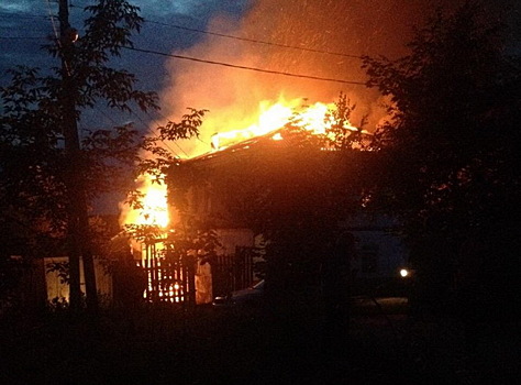 В Калужской области три человека погибли при пожаре в жилом доме