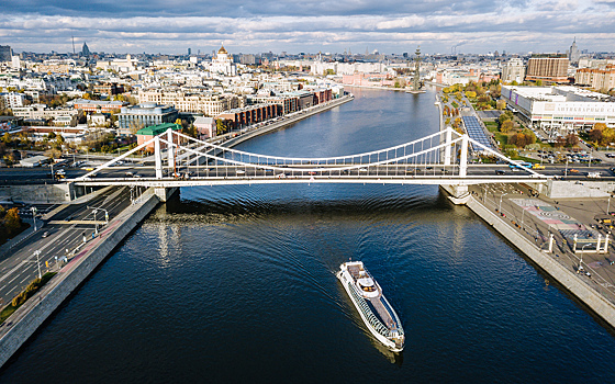 Названы самые красивые мосты, набережные и фонтаны Москвы