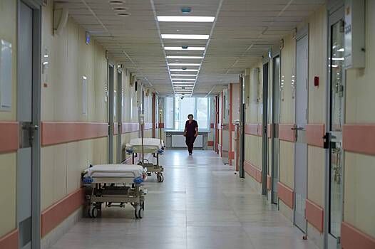 Стало известно о смерти россиянина на полу в туалете больницы