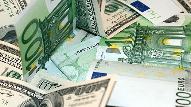 Россияне охладели к доллару и евро