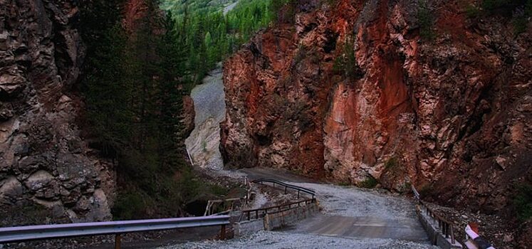 Судьба Красных ворот вызвала тревогу у алтайских депутатов