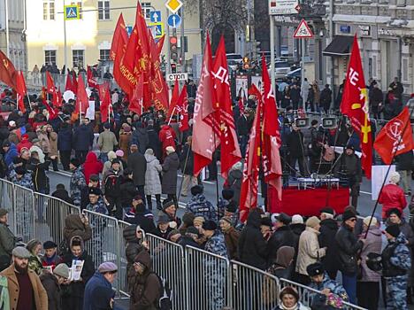 Акция КПРФ в центре Москвы в честь 101-летия революции 7 ноября: фоторепортаж