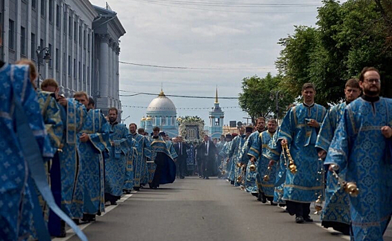 Крестный ход в курске 2024 в сентябре. Крестный ход коренная пустынь. Крестный ход в курске 2022. Коренная пустынь курск крестный ход. Курская коренная пустынь крестный ход.