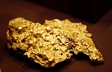 Фьючерсы на золото в четверг вновь упали ниже 1900 долларов