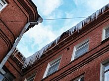 Крупные штрафы грозят нижегородским ДУКам за наледь на крышах 