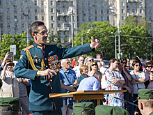 Оркестр курсантов Военного института выступил в Парке Победы