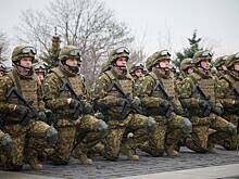 Зеленский призвал отправить военных с тыла на фронт
