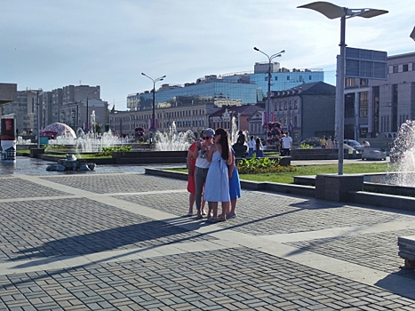Минниханов и Метшин прогулялись по Казани