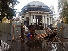 В Александровском саду возобновился ремонт ротонд