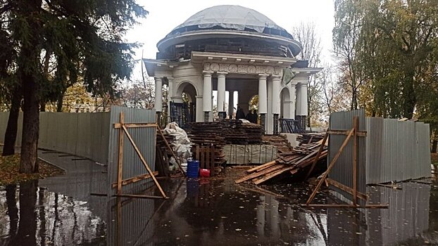 В Александровском саду возобновился ремонт ротонд