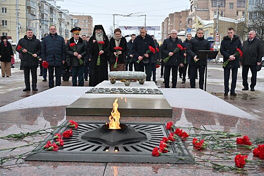 Монах-Герой Советского Союза возложил цветы к Вечному огню