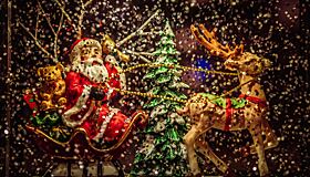 Кто приносит подарки на Новый год в других странах