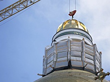 На Христорождественском соборе Челябинска установили маковку главного купола