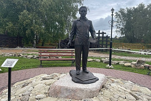 В Кузбассе поставили памятник репрессированному узбекскому поэту