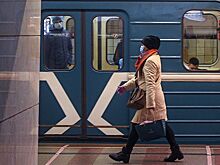 Девушка упала на рельсы в московском метро
