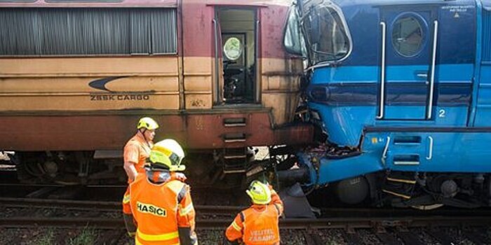Два вагона поезда сошли с рельсов в Чехии