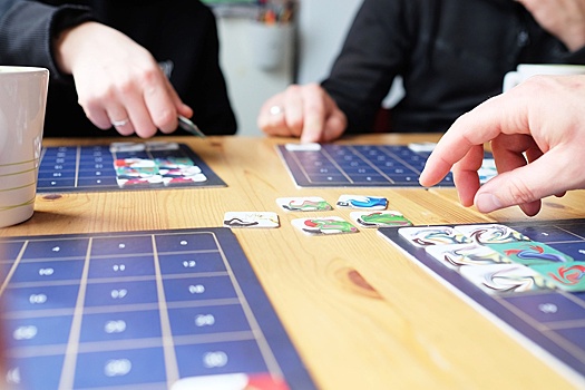 Как выбрать настольную игру для вечеринки: лучшие варианты для компании