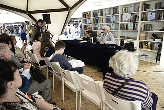 «Эксмо‑АСТ» организовало встречи с 90 авторами на фестивале «Красная площадь» в Москве