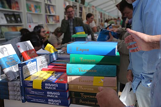 В столице 2 июня открылся книжный фестиваль "Красная площадь"