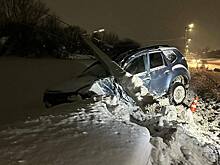 В Нововятске 19-летний парень на «Рено» врезался в столб