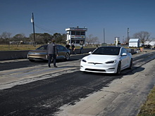 Может ли Lucid Air Dream Edition превзойти Tesla Model S Plaid в четверть мили?