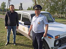 В Алтайском крае полицейские и сельчане спасли пенсионерку, упавшую в расщелину у реки