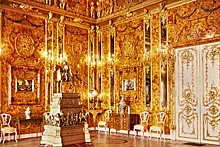 В Екатерининском дворце открылась выставка к 20-летию воссоздания Янтарной комнаты