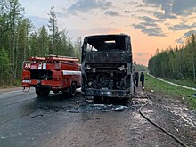Автобус с пассажирами загорелся на ходу в Иркутской области