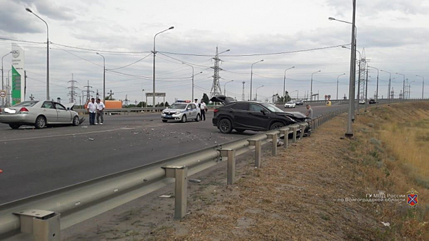 В Волгограде водитель "Лексуса" устроил аварию, в которой пострадал ребенок