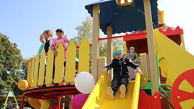 И поиграть, и пообщаться. Большая детская площадка открылась в зарайской деревне Ерново