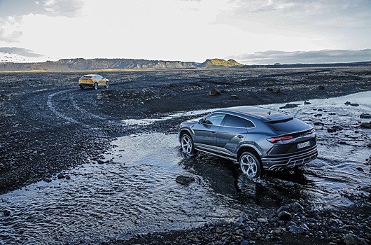 Видео: конвой Lamborghini Urus проехал по живописным местам Исландии
