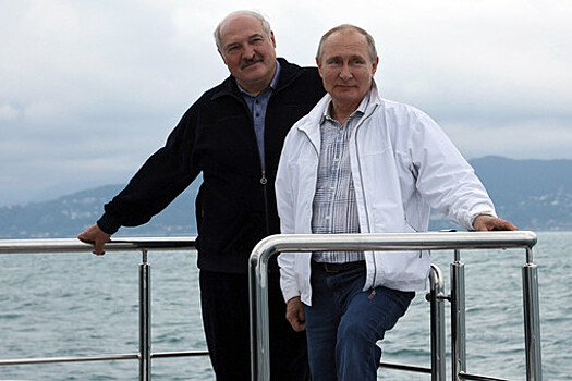 В Кремле не знают, почему Путин отказался купаться с Лукашенко