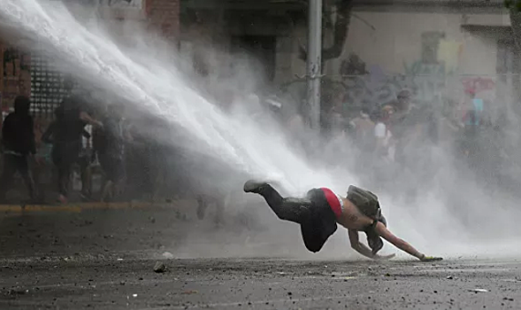 Полиция применила слезоточивый газ в Сантьяго