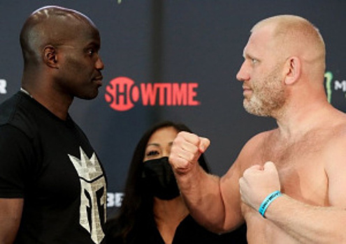 Джонсон на 64-й секунде боя «задушил» Фишера на турнире Bellator 265