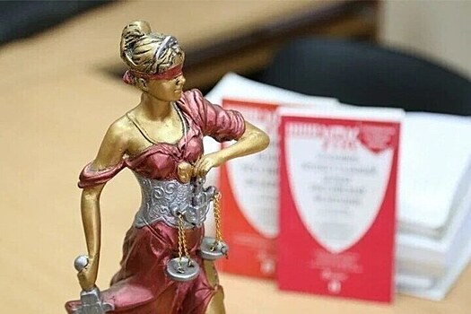 Студента российского вуза отчислили после акции с «повешенной» Минервой