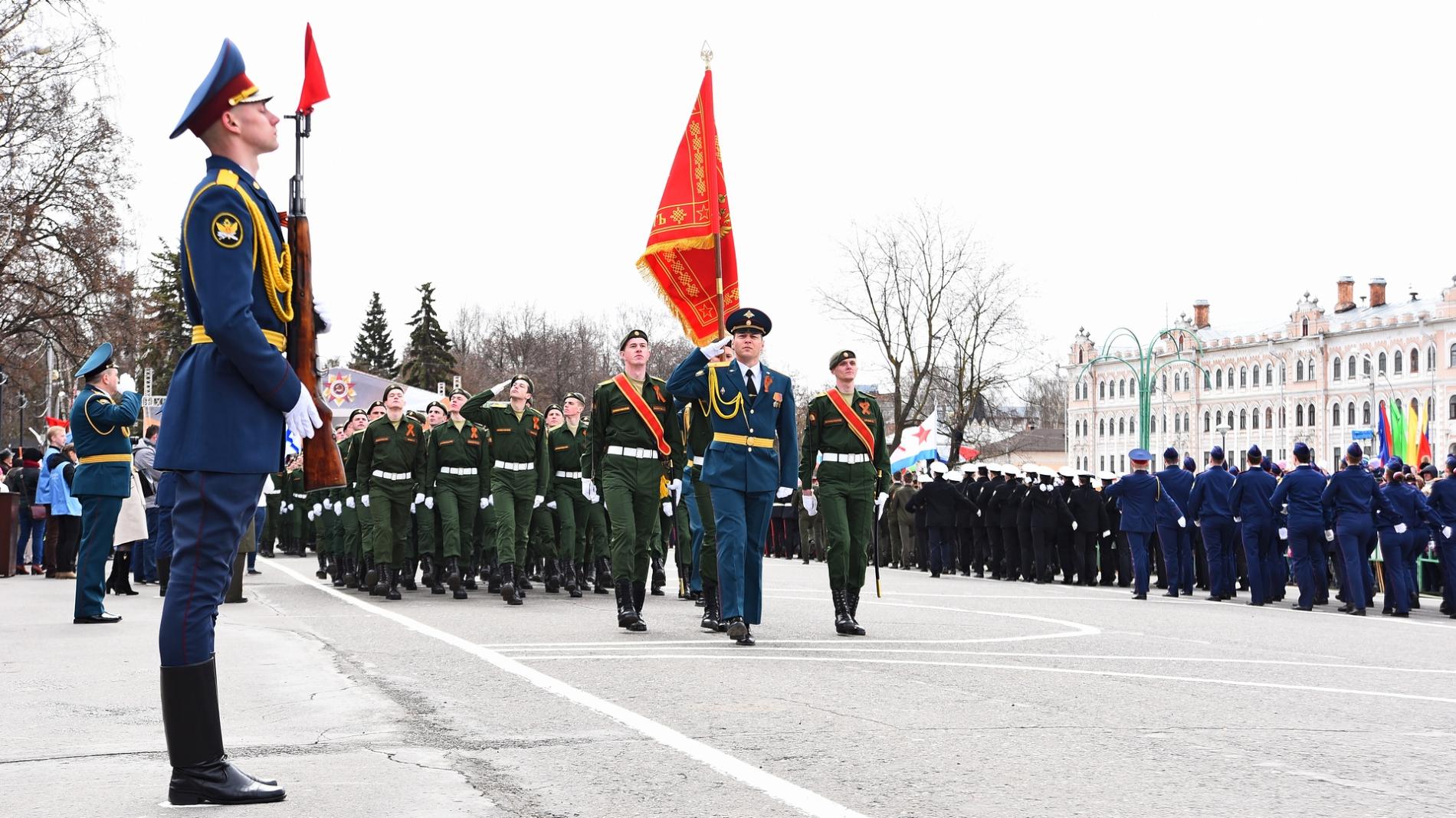В Вологде ограничат движения транспорта в связи с репетицией парада Победы 28 апреля